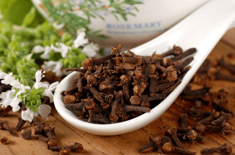 cloves from parasites in the body